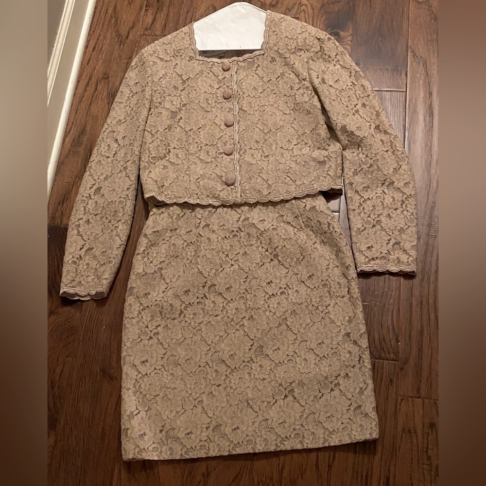 WORTH Ladies Two-Pc Lace Suit STUNNING ELEGANT WEDDING BRIDE VINTAGE (Size below